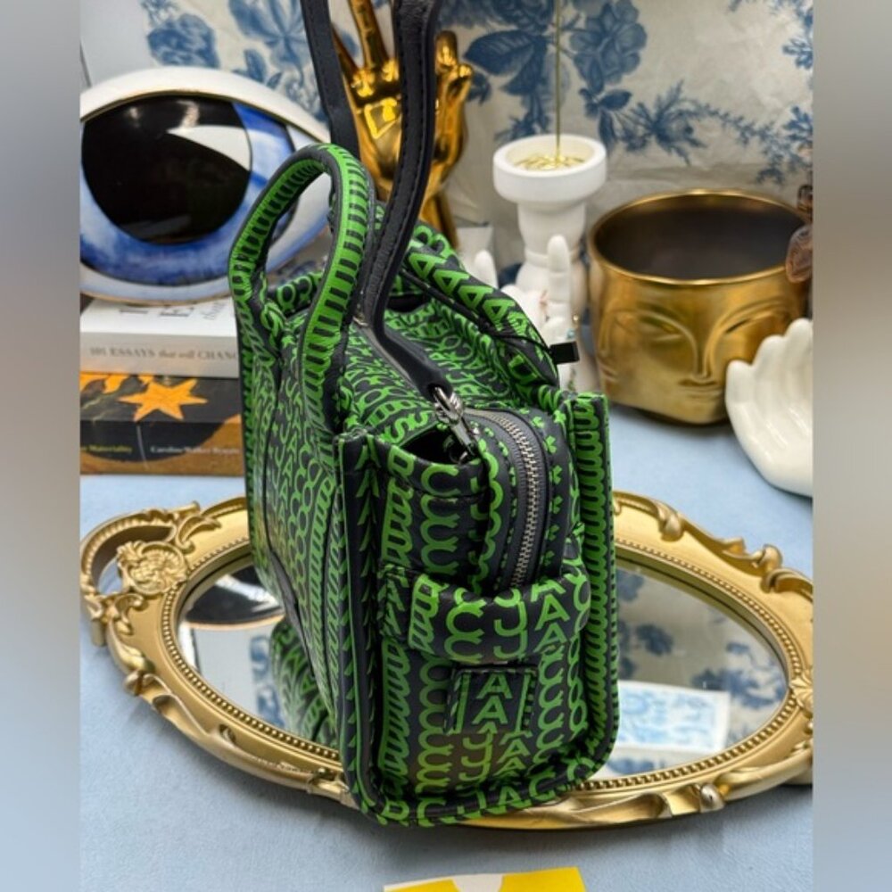🆕 MARC JACOBS 🧿 NWT Monogram Print Micro Tote Bag, Black & Green - Picture 5 of 16